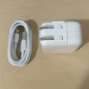 Apple 12W USB Power Adapter with lightning cable